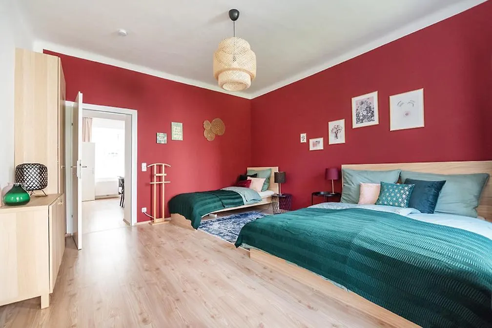 Colorful Apartment Facing Green Courtyard Vienna
