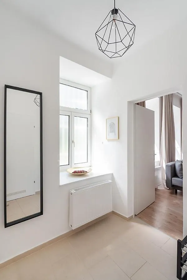 Colorful Apartment Facing Green Courtyard Vienne Autriche