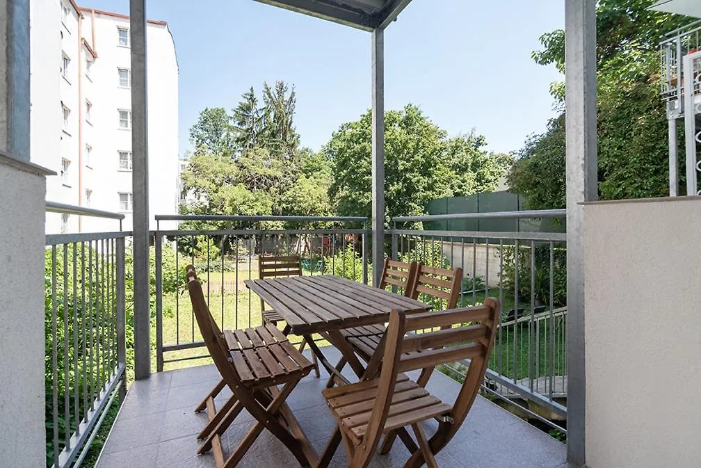 Colorful Apartment Facing Green Courtyard Vienne 0*,