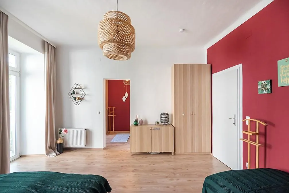Colorful Apartment Facing Green Courtyard Vienna