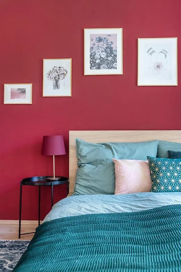 Colorful Apartment Facing Green Courtyard Vienne Autriche