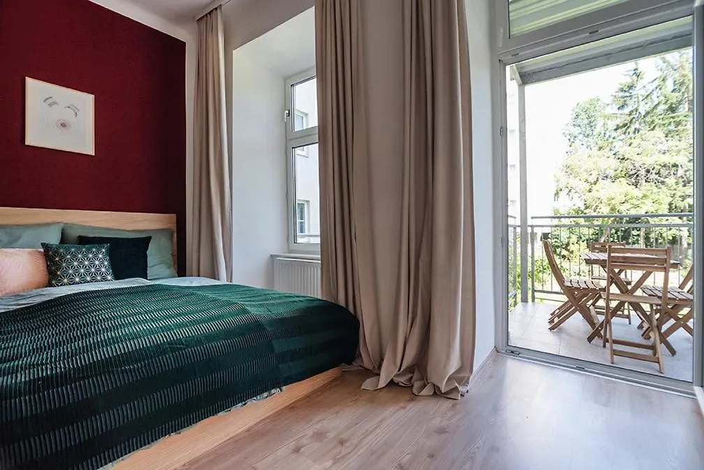 Colorful Apartment Facing Green Courtyard Vienne Autriche