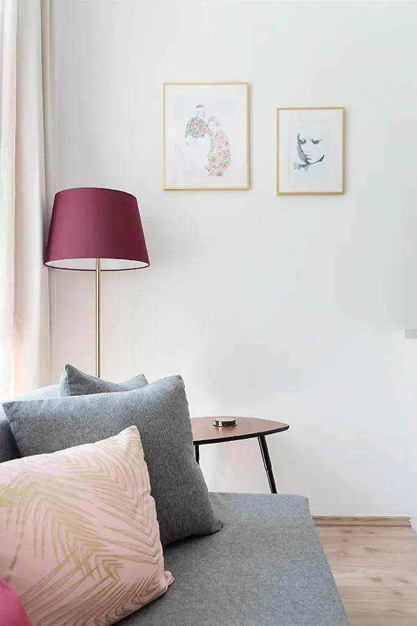 Colorful Apartment Facing Green Courtyard Vienne